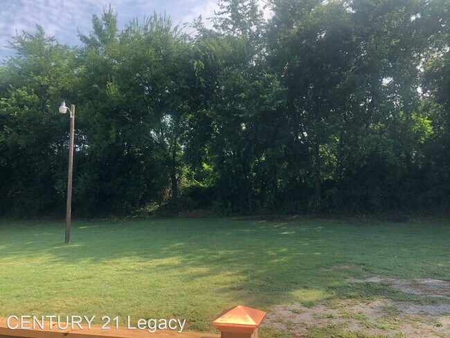 Foto del edificio - 3 br, 2 bath House - 1404 Maple Lane