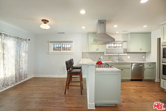 Foto del edificio - 752 N Las Palmas Ave