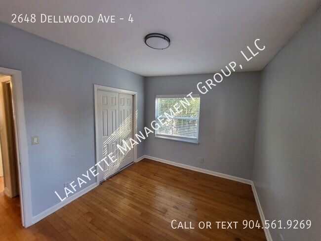 Foto del edificio - 2648 Dellwood Ave