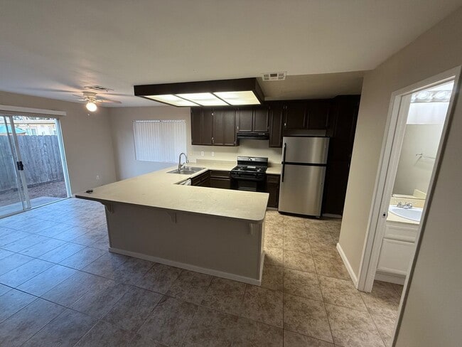 Foto del edificio - 3 Bedroom 2.5 Bathroom House in Imperial Beach