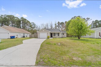 Building Photo - 208 Quarter Horse Ln
