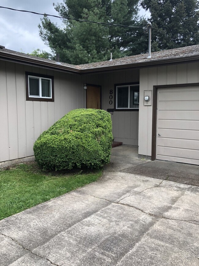 Foto del edificio - 800 NE 15th St