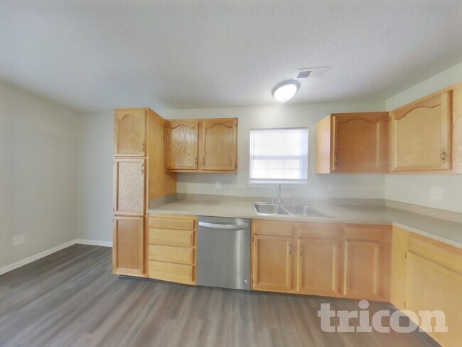 Foto del edificio - 5477 Wood Hollow Dr