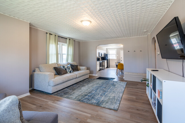 Building Photo - 4105 Avenue C