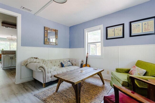 Foto del edificio - 3506 Clarkson Ave