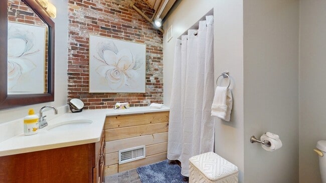 *Pictures are representative samples of the advertised unit. In some cases, the actual units you to - 15 Union St