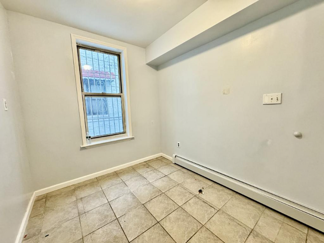 Foto del edificio - 2438 E 22nd St