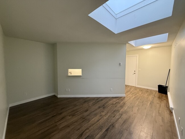 Photo du bâtiment - 9461-9461 College St