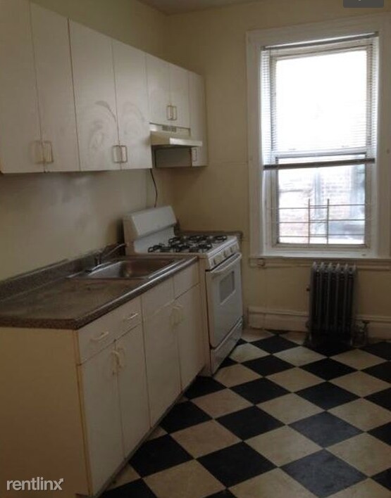 Building Photo - 2 br, 1 bath Apartment - 37 Lott Ave 1 Unit 1