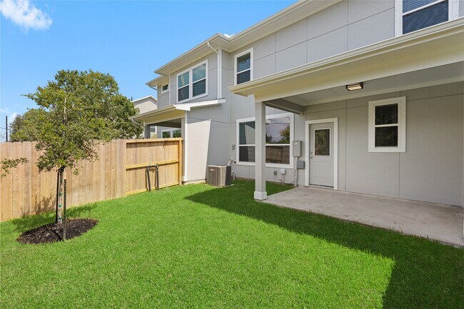 Foto del edificio - 8104 Danson Ln