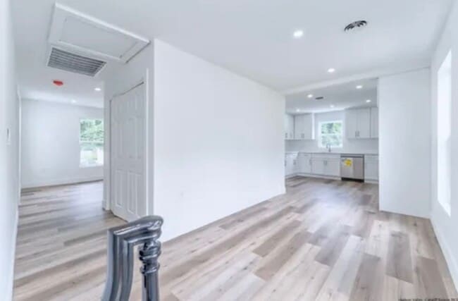 Foto del edificio - Fully renovated RARE 2BR 2 FULL BATH apartment!