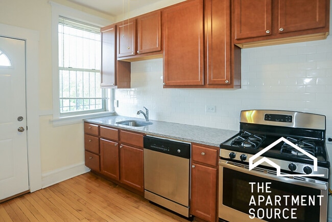 Photo - 1607 W Berteau Ave Apartment