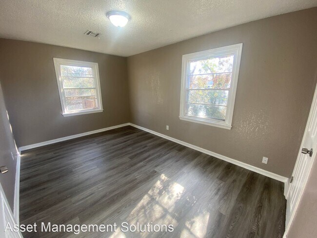 Building Photo - 2 br, 1 bath House - 7115 SE 15th St.