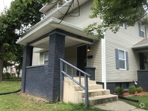 Building Photo - 1102 N Parker Ave