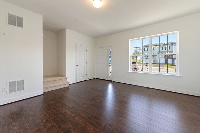 Foto del edificio - Luxury Townhomes!