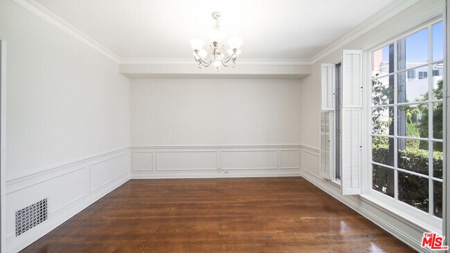 Foto del edificio - 1274 S Beverly Glen Blvd