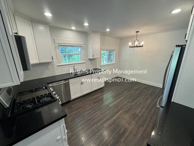 Building Photo - Penryn 3 Bed 2 Bath Cottage