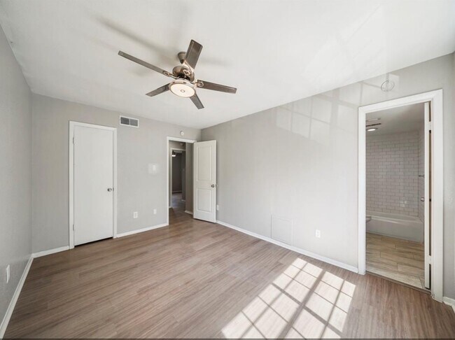 Foto del edificio - 9204 Campbell Rd