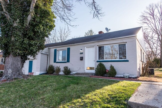 Building Photo - PRICE HILL-NICE 3 BEDROOM 1 BATH RANCH with
