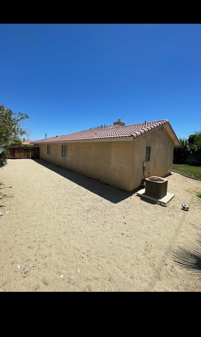 Building Photo - 13205 Santa Ysabel Dr