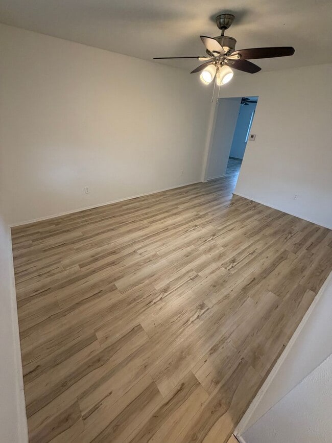 Building Photo - Experience the ultimate comfort of living in a 3-bedroom single-family home today!
