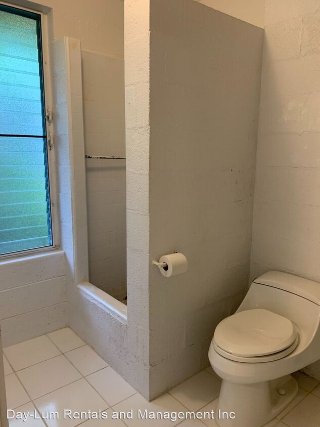 Building Photo - 451 Waianuenue Ave