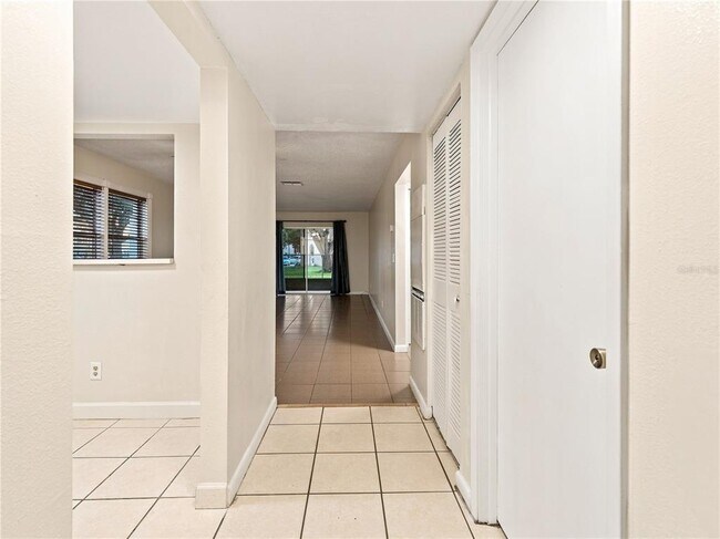 Foto del edificio - 2452 Enterprise Rd
