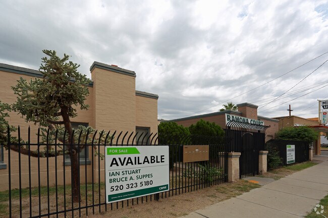 Building Photo - 321 S Stone Ave
