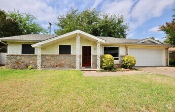 Building Photo - 1204 Bois D Arc St