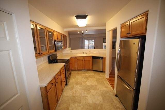 Building Photo - Large 3 Bedroom Updated Townhouse w/ Fence...