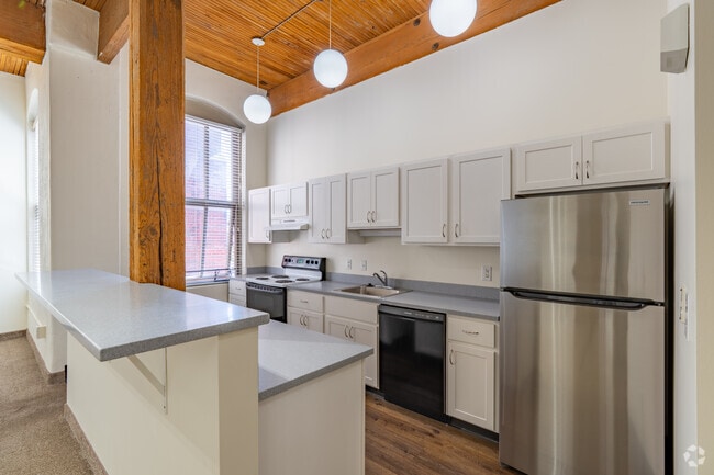 2BR, 1.5BA - 906SF - Kitchen - Lovell Place