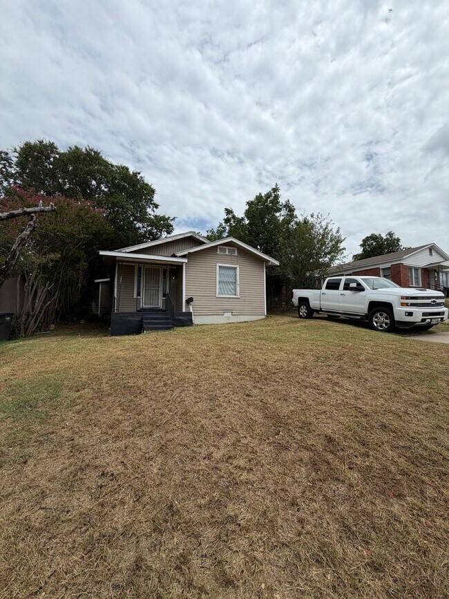 Foto del edificio - Charming 2 Bedroom Home for Rent in Como – Fort Worth, TX 76107