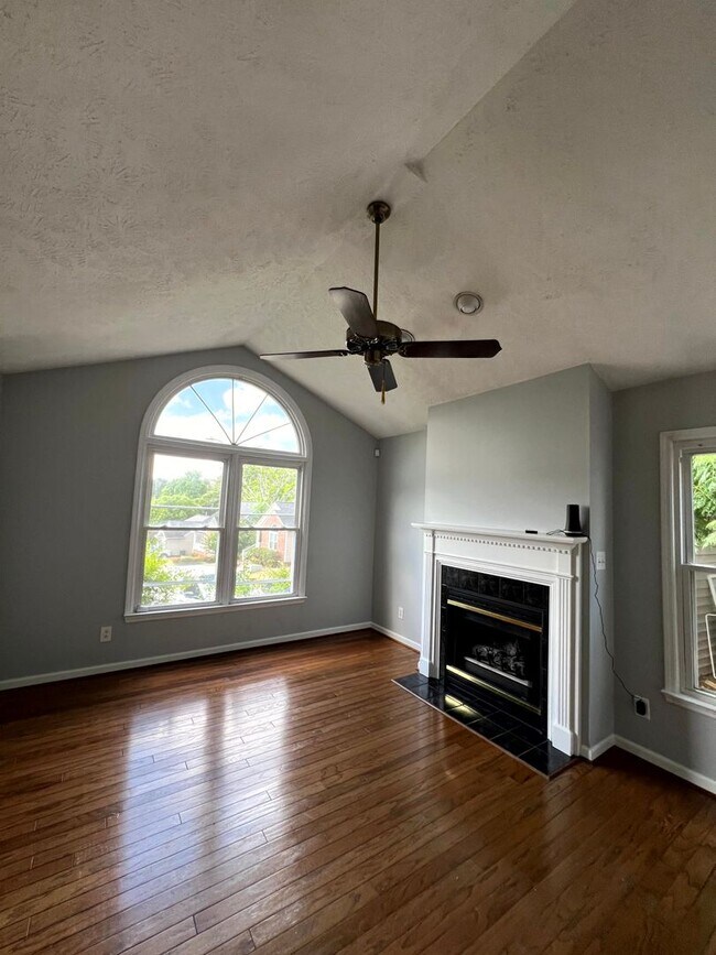 Foto del edificio - 1759 Potomac ~ Autumn Chase Stonebridge
