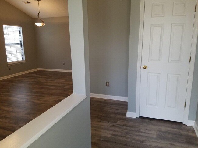 Foto del edificio - 532 Pleasant Pointe Ct