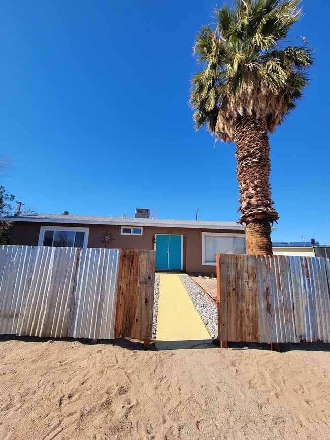 Foto del edificio - 6356 Desert Queen Ave