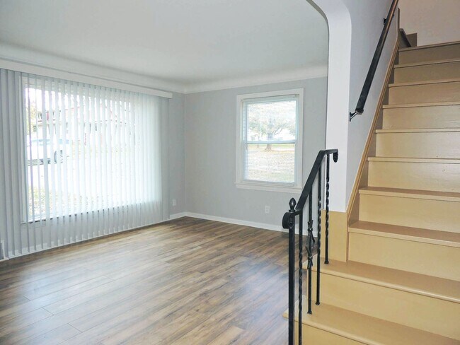 Foto del edificio - 106 Cowles Ave