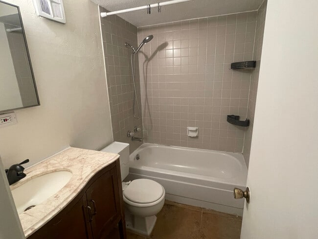 Foto del edificio - 98 Woodcreek Dr