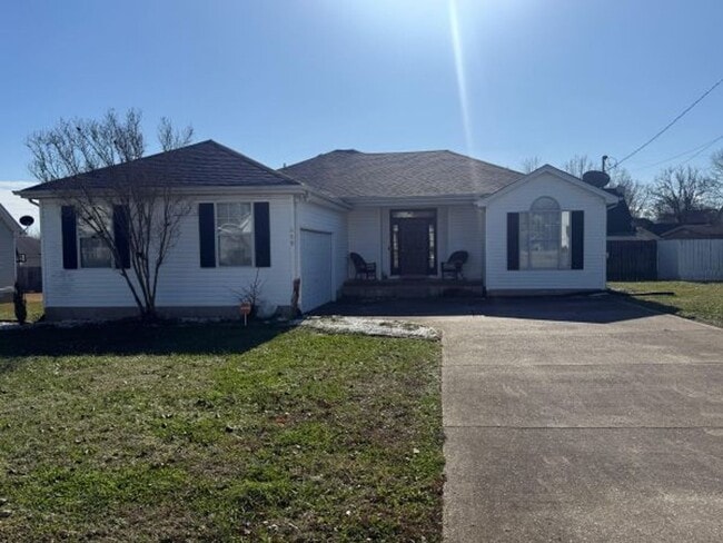 Charming Open-Concept Home in LaVergne - Charming Open-Concept Home in LaVergne