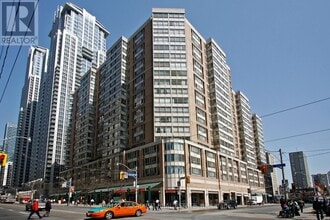 Building Photo - 717 Bay St.