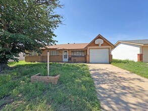 Building Photo - 907 W Coal Ave