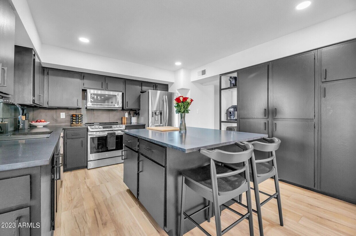 Foto principal - 2202 E Lincoln Dr