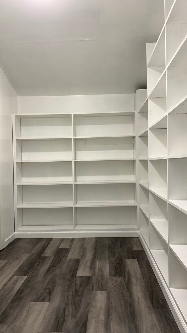 Building Photo - 1211 E Denny Way