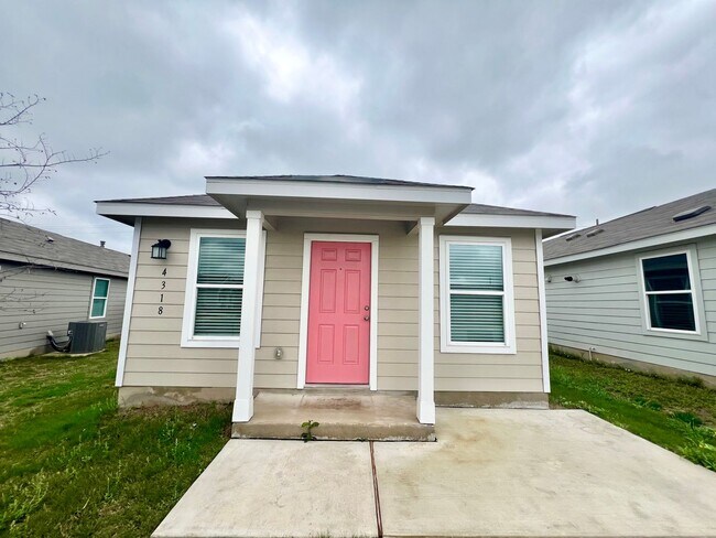 Foto del edificio - **Pending Application** Cozy 2 Bedroom 2 B...