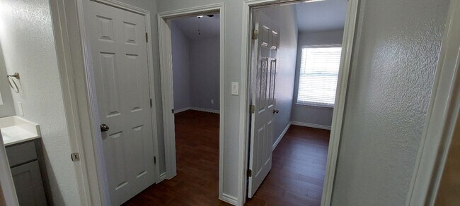 Building Photo - 2211 Stennett Dr