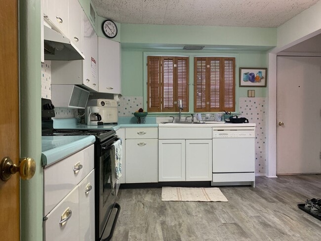 Foto del edificio - Available August 10th!