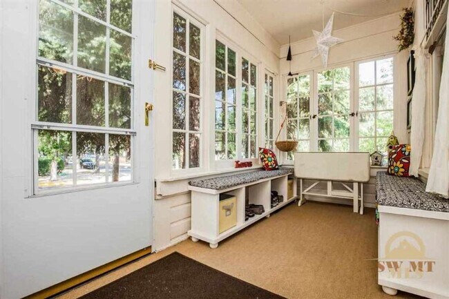 Building Photo - Charming Southside Bozeman Home
