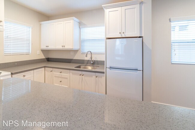 Building Photo - 1 br, 1 bath Apartment - 453 Gaviota Ave 4...