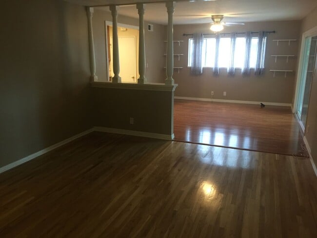 Building Photo - Spectacular Home Located in West Hills!