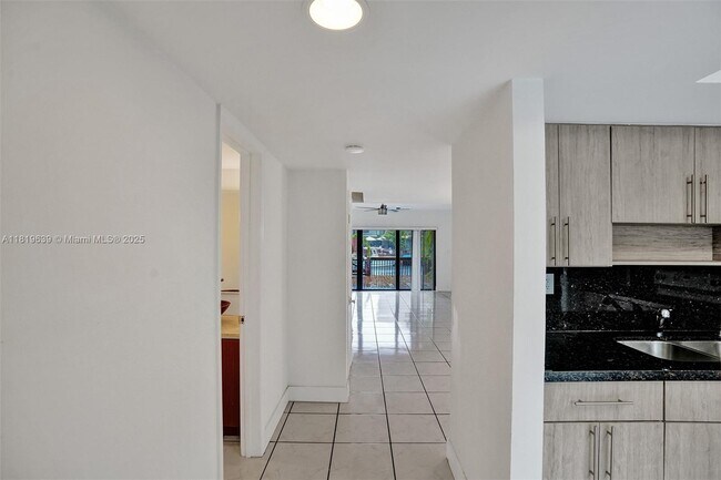Foto del edificio - 16500 NE 27th Ave