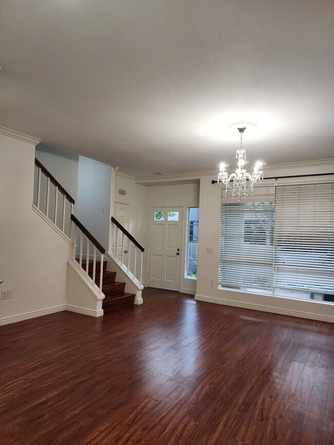 Foto del edificio - Beautiful 2 Story, 2 Bedroom plus Large Loft Condo in Aliso Viejo